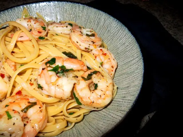 Lemon shrimp scampi pasta