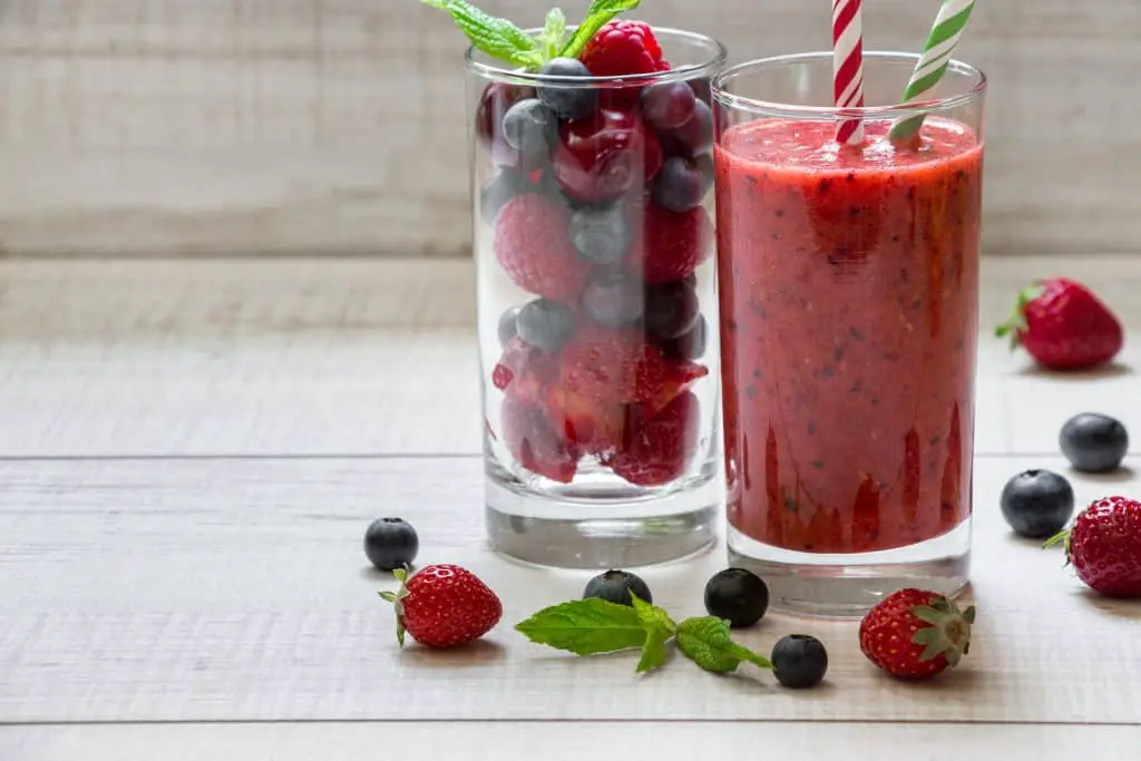 smoothie with berries